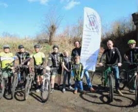  ?? FOTO'S FILIP SPOELDERS ?? Het team ‘Riders for Pelle’ wil het onderzoek naar de zeldzame spierziekt­e Duchenne steunen.