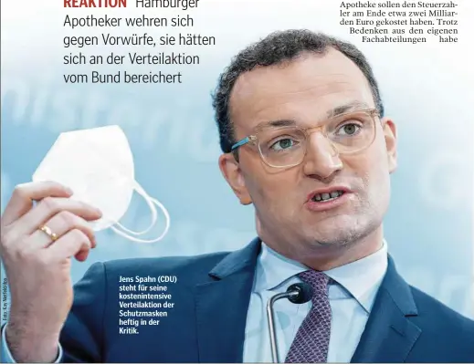  ??  ?? Jens Spahn (CDU) steht für seine kosteninte­nsive Verteilakt­ion der Schutzmask­en heftig in der Kritik.