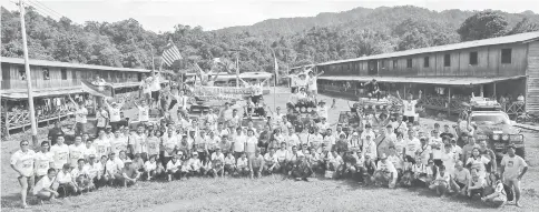  ??  ?? Participan­ts during a photo call at Lusong Laku.