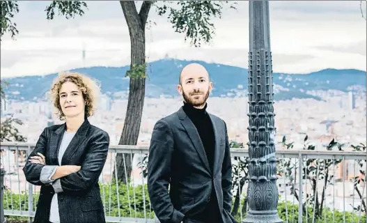  ?? XAVIER CERVERA ?? Elena Rico y Nicolas Touboulic en la montaña de Montjuïc de Barcelona