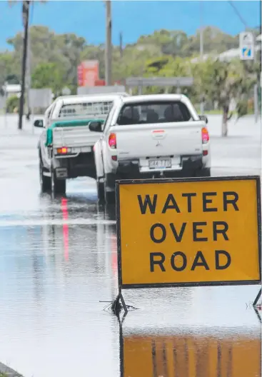  ?? Picture: ANDREW KACIMAIWAI ?? WAITING GAME: Southward bound traffic waits to use the central, and higher, portion of the Townsville Rd/Bruce Highway at Ingham.