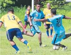  ??  ?? GARRA. El primer encuentro de la semifinal entre los llanteros y los del Hertha Bertín se jugó en la Zona de la Compañía.