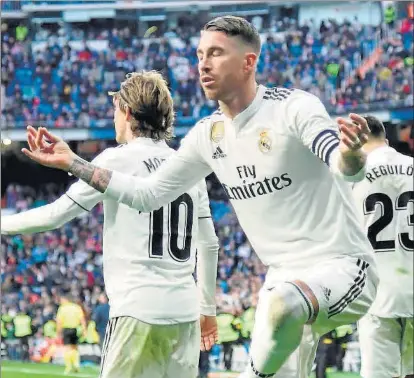  ?? JAVIER SORIANO / AFP ?? Sergio Ramos celebra su gol de penalti ante el Valladolid.