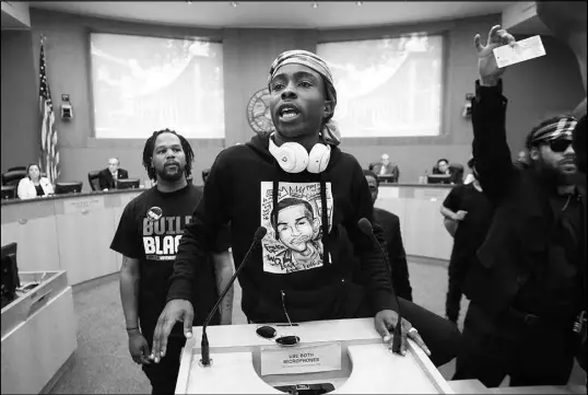  ?? RICH PEDRONCELL­I / AP ?? Stevante Clark, the brother of police shooting victim Stephon Clark, speaks Tuesday at a Sacramento City Council meeting. Stephon Clark, who was unarmed, was shot and killed by Sacramento Police. Stevante Clark disrupted the meeting and demanded to...