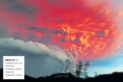  ??  ?? IMPACTO. EN JUNIO DE 2011 EL VOLCAN CHILENO LANZO CENIZAS DURANTE 2 DIAS.