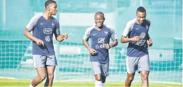  ??  ?? France’s N’Golo Kante (centre) with Paul Pogba (left) and Blaise Matuidi during training at Glebovets stadium in Istra. — AFP photo