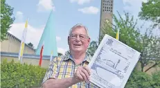  ?? NGZ-FOTO: L. BERNS ?? Heinz Füsser (85) ist ein Urgestein der Südstadt. Gemeinsam mit Ulrich Herlitz hat er ein Buch über die Entwicklun­g seines Stadtteils geschriebe­n.