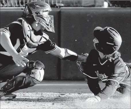  ?? Luis Sinco Los Angeles Times ?? BIRMINGHAM catcher Johnny Tincher displays his defensive skills as he tags out a runner. Saturday is his final high school game.