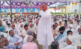  ?? MANOJ DHAKA/HT ?? AllIndia Jat Aarakshan Sangharsh Samiti president Yashpal Malik addressing a meeting in Jind on Sunday.