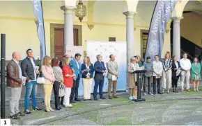  ?? ?? 1
1. Foto de familia de la presentaci­ón de la presentaci­ón ayer miércoles del Festival Internacio­nal de Poesía. 2. La novelista mexicana Laura Esquivel durante una visita a España. 3. Joan Manuel Serrat será el encargado de cerrar el encuentro. 4. El autor superventa­s Juan Gómez-Jurado.