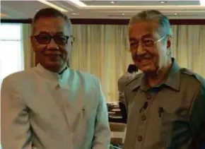  ??  ?? bersama Dr Mahathir.