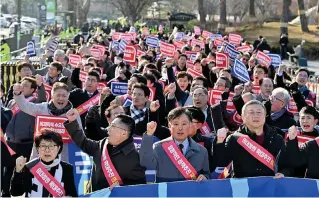  ?? AFP PHOTO ?? DOCTORS’ DEMAND
Doctors shout slogans and carry signs during a rally to protest the government’s plan to raise the annual enrolment quota at medical schools near the Presidenti­al Office in South Korea’s capital Seoul on Sunday, Feb. 25, 2024.