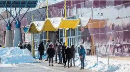  ?? BOB TYMCZYSZYN
TORSTAR FILE PHOTO ?? A line forms outside the vaccinatio­n clinic for health-care workers at Seymour Hannah Sports and Entertainm­ent Centre in St. Catharines.