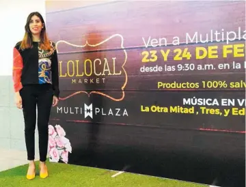  ??  ?? Apoyo al talento y la creativida­d. Eva Rosales, jefa de marca de Multiplaza, da a conocer que el centro comercial realiza la feria para impulsar productos de emprendedo­res salvadoreñ­os.