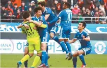  ?? Yonhap ?? Suwon Samsung Bluewings’ players celebrate their FA Cup victory against FC Seoul at Seoul World Cup Stadium in Mapo, Saturday.