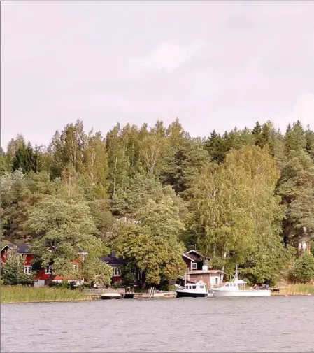  ??  ?? STRANDBYGG­E. Byggandet vid stränderna har ökat de senaste åren. I dag är omkring 50 procent av Skärgårdsh­avets stränder bebyggda.