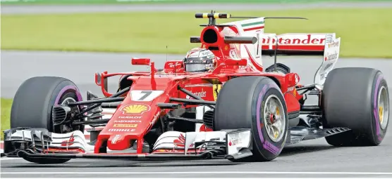  ??  ?? El Ferrari del finlandés Kimi Räikkönen, ayer en Canadá