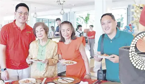  ?? ?? MIGUEL Tan, marketing executive of Shangri-La Mactan, with Chinggay Utzurrum, Aissa dela Cruz and Riobby Alugar, founder of RMA News.