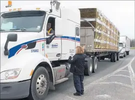  ?? Ryan Remiorz Canadian Press ?? A TRUCK carries a load of wood through customs at Champlain, N.Y. The U.S. is targeting Canada’s exports of softwood lumber and its dairy industry protection­s.