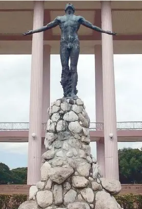  ??  ?? The Oblation at the University of the Philippine­s Diliman