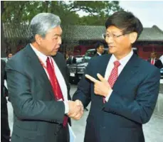  ??  ?? China Political and Legal Affairs secretary Meng Jianzhu welcoming Ahmad Zahid at his office yesterday.