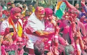  ?? UDAY DEOLEKAR/HT PHOTO ?? Ministers Hasan Mushrif and Satej Patil celebrate the Kolhapur by-election victory on Saturday.