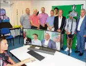  ?? (Photo Ville de Menton) ?? Lors du lancement de l’atelier vidéo proposé par le service jeunesse, avec du matériel financé par le Rotary club de Menton.