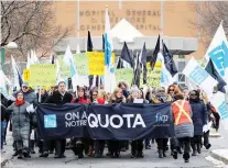  ?? JOHN MAHONEY ?? Members of the FIQ nurses’ union demonstrat­e outside Lakeshore General Hospital on Thursday.