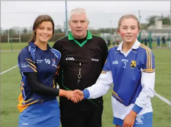  ??  ?? Cashel CS captain Grace Maloney, referee Martin Conroy and Coláiste Bhríde captain Melissa Doran.