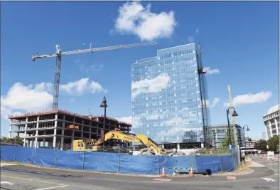  ?? Tyler Sizemore / Hearst Connecticu­t Media ?? Constructi­on continues on the Charter Communicat­ions headquarte­rs on Washington Boulevard in Stamford in September.