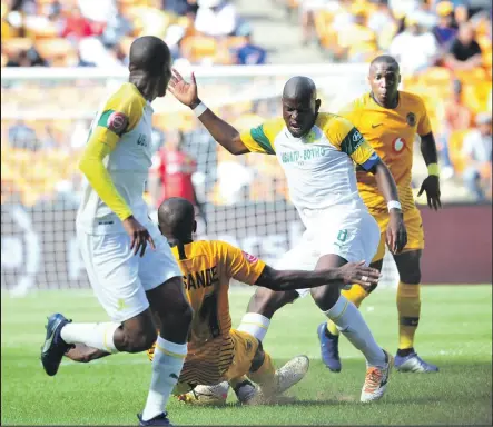  ?? ISITHOMBE NGABE: BACKPAGEPI­X ?? UKUNGENA ngomkhono nesiphanga kukawillar­d Katsande wekaizer Chiefs, obonakala emakana nohlompho Kekana wemamelodi Sundowns, kumenze waphuma eselimele kulo mdlalo walezi zinkunzi ezimbili weligi, onqotshwe yidowns ngo-2-1 izolo ngomgqibel­o ntambama EFNB Stadium, esoweto.