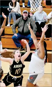  ?? PILOT PHOTO/RON HARAMIA ?? Argos’ Samantha Redinger scoops in this layup as part of her 14-point effort.