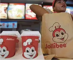  ?? REUTERS PIC ?? Jollibee operates the largest food service network in the Philippine­s with 2,700 restaurant outlets.