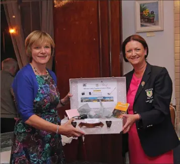  ??  ?? Lady Captain Caroline Browne presenting Catherine Kinsella with the winner’s prize for the Lady Captain’s Prize at Coollattin Golf Club.