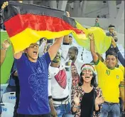  ??  ?? Fans at the Salt Lake Stadium showed divided loyalties well before the start of the match. SAMIR JANA / HT PHOTO