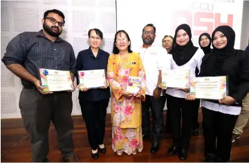  ??  ?? Dr Yaw (third, left) seen with health personnel who received their awards during the ceremony yesterday. — Photo by Chimon Upon