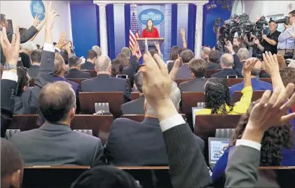  ?? Chip Somodevill­a Getty Images ?? REPORTERS ask questions in the White House press briefing room. A recent poll showed low confidence in today’s media.