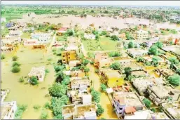  ??  ?? View from the top of the flood-hit Bhandara city