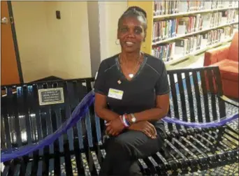  ?? BILL RETTEW JR. – DIGITAL FIRST MEDIA ?? Michelle Roberson sits on a memorial bench at Rustin High School recognizin­g the short life of her daughter Bianca Roberson.