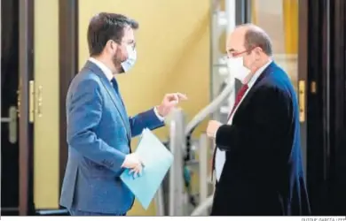  ?? QUIQUE GARCÍA / EFE ?? El vicepresid­ente del ‘Govern’ con funciones de presidente, Pere Aragonès, y el líder del PSC, Miquel Iceta, ayer.