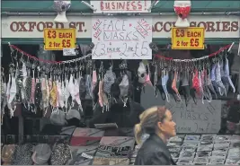  ?? FRANK AUGSTEIN — THE ASSOCIATED PRESS ?? A shop sells face masks on Oxford Street in London on Tuesday.