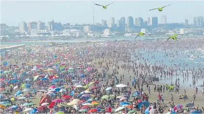  ??  ?? Más caro. El relevamien­to tomó precios de 9 destinos en la Costa Atlántica y otros 3 en las zonas serranas.