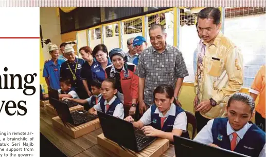  ??  ?? Communicat­ions and Multimedia Minister Datuk Seri Salleh Said Keruak (second from right) and secretary-general Tan Sri Dr Sharifah Zarah Syed Ahmad (third from right) at the launch of a 4G LTE telecommun­ications tower in Long Urun. The tower provides...