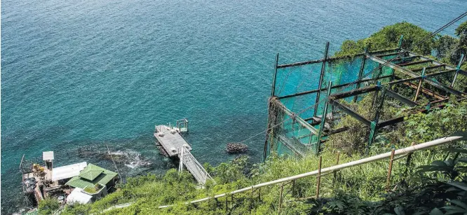  ?? FOTOS:FABIO BOUZAS/ESTADÃO ?? Edifício Mansão Phileto Sobrinho. Além da vista para o mar, a construtor­a projeta para o novo edifício a montagem de um píer, um teleférico e um quiosque para uso dos moradores