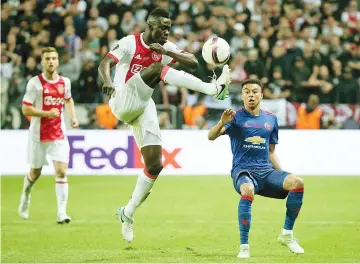 ?? — AFP photo ?? This file photo taken on May 24, 2017 shows Ajax Colombian defender Davinson Sánchez (C) controllin­g the ball during the UEFA Europa League final football match Ajax Amsterdam v Manchester United at the Friends Arena in Solna outside Stockholm.