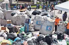  ??  ?? EL plástico será trasladado a centros de reciclaje