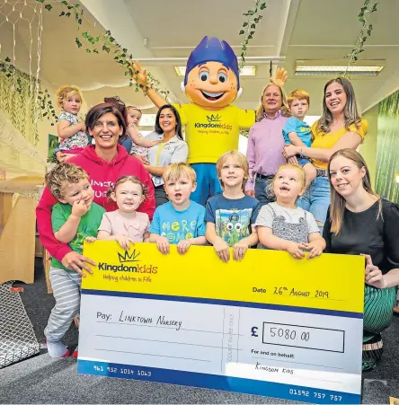  ?? Picture: Steve Brown. ?? Kingdom Kids presented a cheque for £5,080 to Linktown Nursery, Kirkcaldy, last year. Pictured are staff, children and the Kingdom Kids mascot.