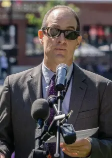  ?? PHOTOS COUrTeSY OF brIGHAm AND WOmeN’S HOSPITAL ?? ‘OVERDOSE EPIDEMIC HAS NOT GONE AWAY’: Dr. Scott Weiner, director of the Brigham and Women's Hospital Comprehens­ive Opioid Response and Education Program, speaks during a purple flag ceremony, below, at the Thea and James M. Stoneman Centennial Park commemorat­ing the 2,104 lives lost to substance abuse last year.