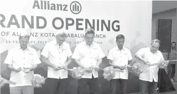  ??  ?? From left: Horst, Zakri, Jimmy, Joseph and Ong launching the new Allianz Kota Kinabalu Branch.