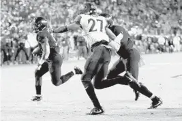  ?? TOM PENNINGTON/GETTY IMAGES ?? Kell Walker, left, of the Army Black Knights carries the ball to score a two-point conversion late in the fourth quarter against the San Diego Aztecs.